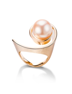Anello in oro rosa tit. 750/000 con perla Australia